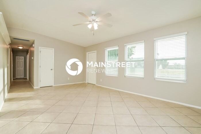 1206 Ne 5th Pl - Photo 4 of 16