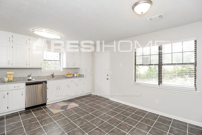 6316 Steepleridge Ct - Photo 4 of 20