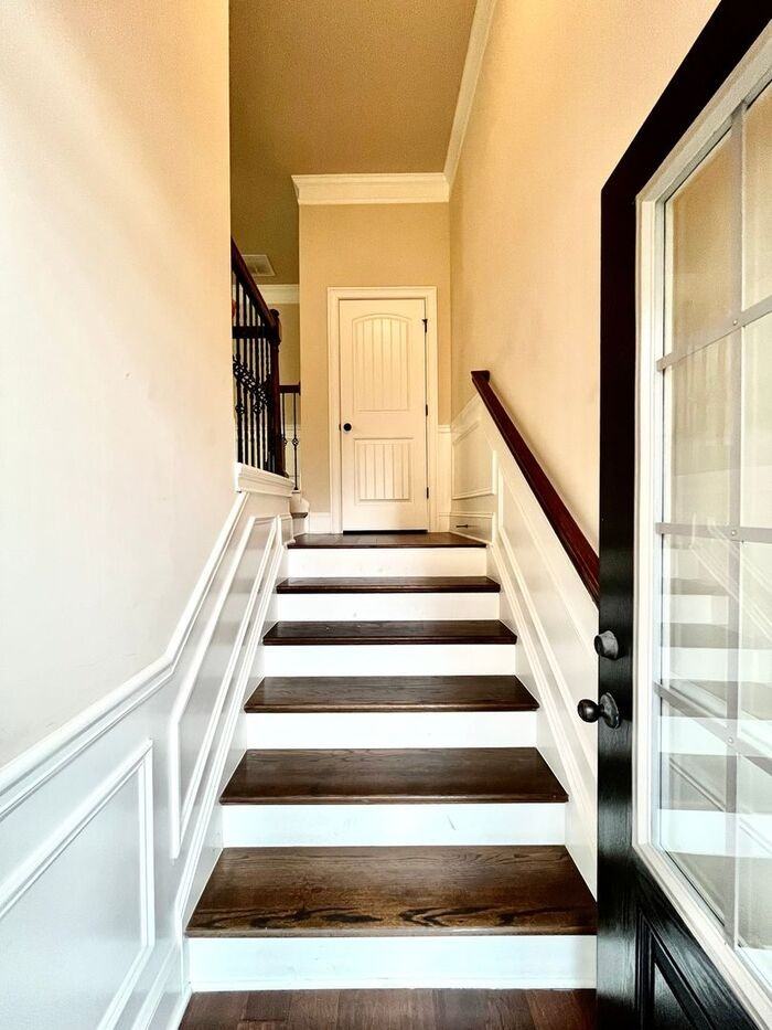 1040 Jardin Ct - Photo 2 of 29