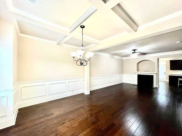 1040 Jardin Ct - Photo 3 of 29