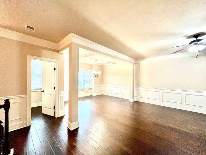 1040 Jardin Ct - Photo 4 of 29
