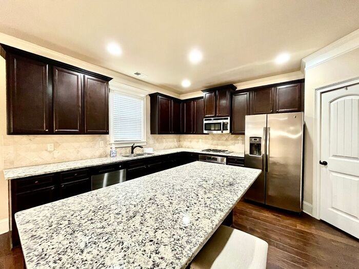 1040 Jardin Ct - Photo 6 of 29