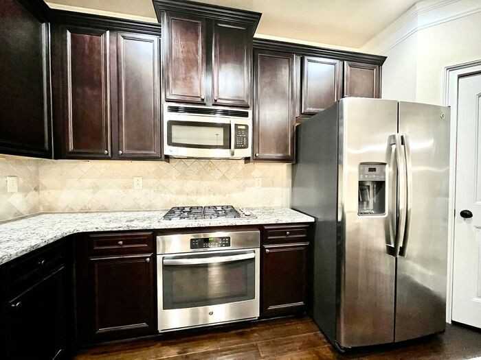 1040 Jardin Ct - Photo 7 of 29