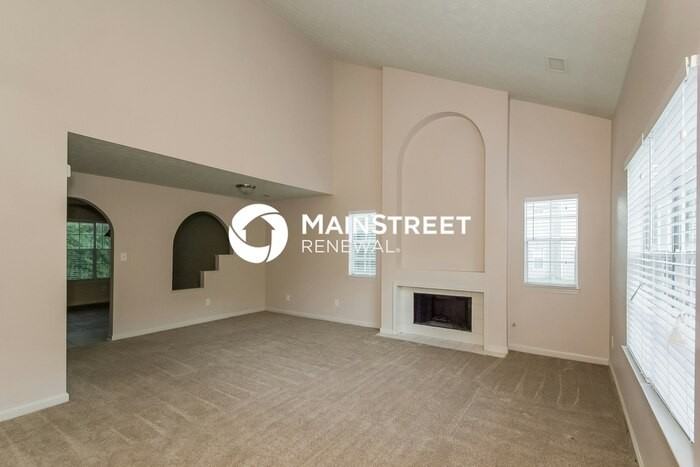 2945 Woody Ct - Photo 4 of 15
