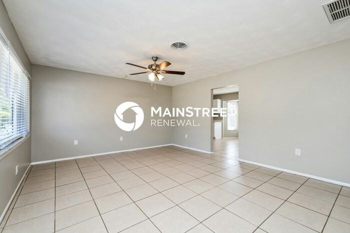 376 Yeager St - Photo 4 of 16