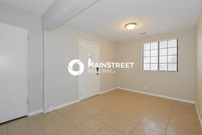 1727 S Winstel Ave - Photo 4 of 16
