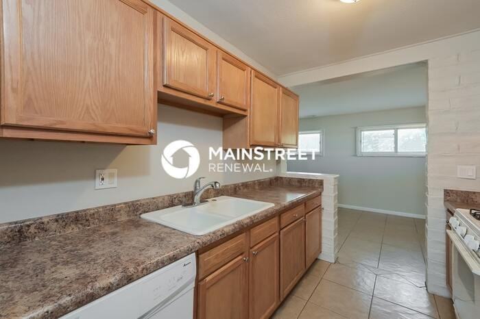 1727 S Winstel Ave - Photo 6 of 16