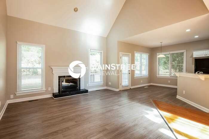 9526 Arborview Ct - Photo 4 of 17