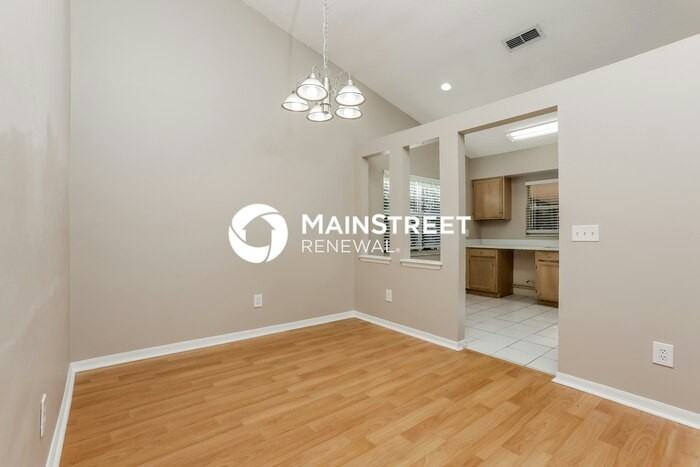 618 Queensbridge Dr - Photo 5 of 16