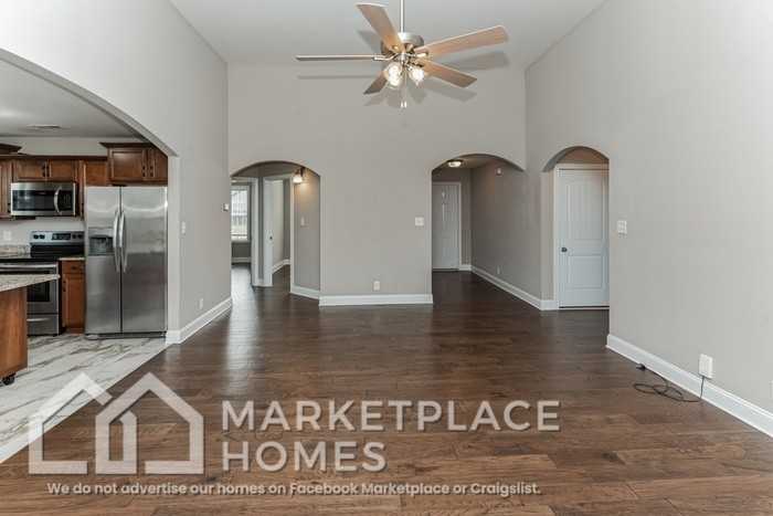 702 Jim Brown Dr - Photo 4 of 32