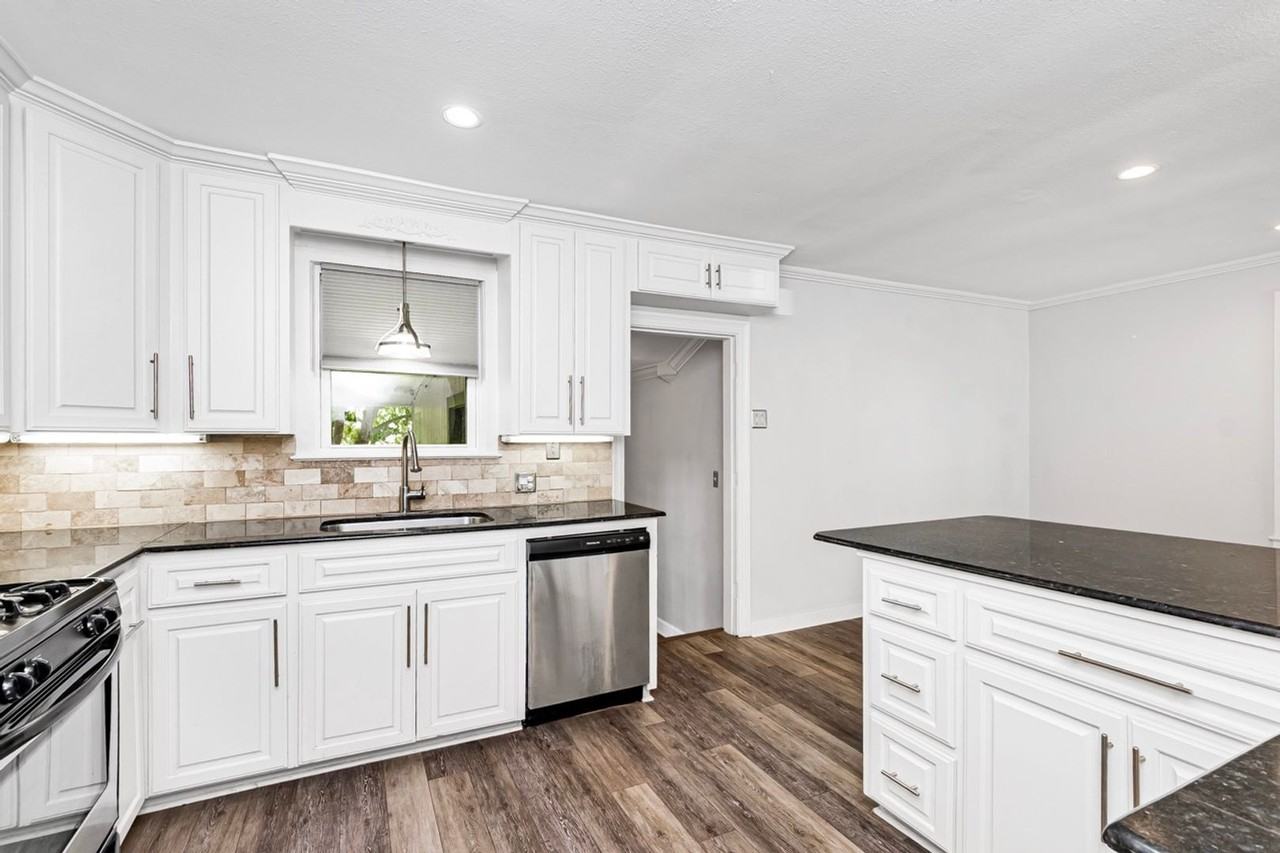 1338 Aberdeen Ave - Photo 2 of 23