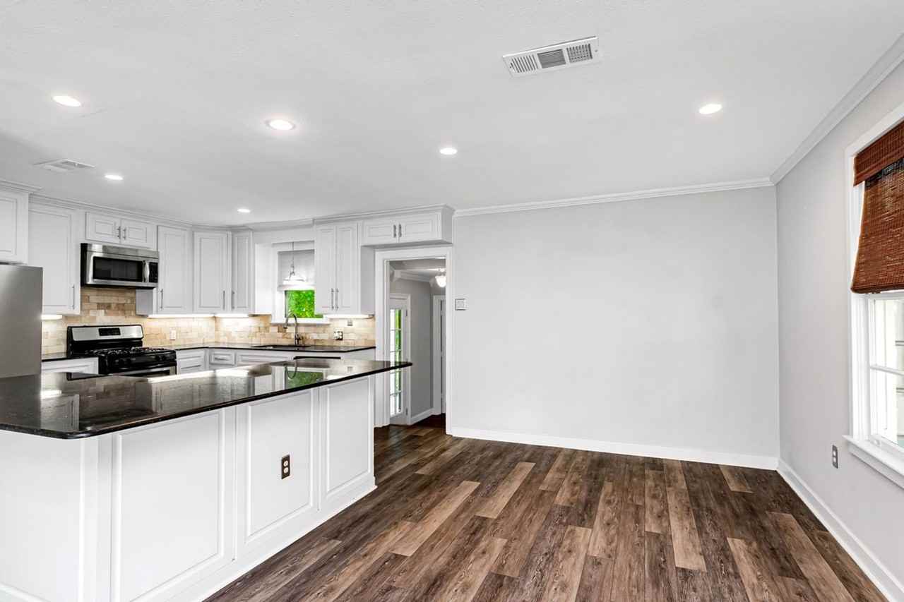 1338 Aberdeen Ave - Photo 3 of 23