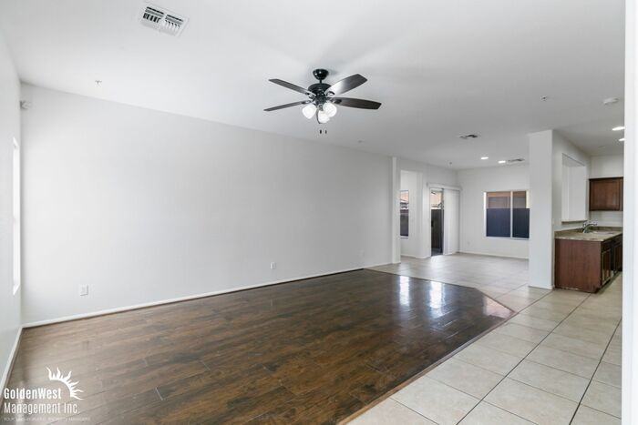 993 E Corrall St - Photo 2 of 23