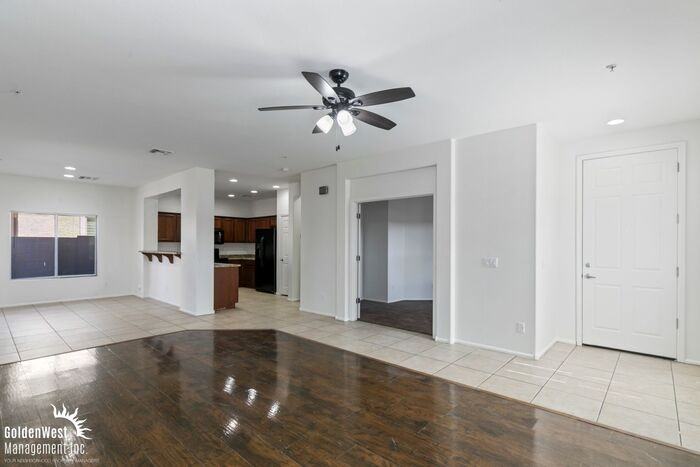 993 E Corrall St - Photo 3 of 23