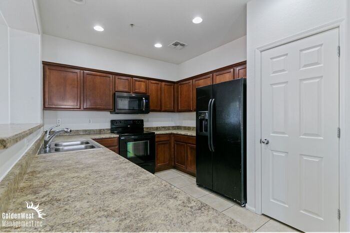 993 E Corrall St - Photo 6 of 23