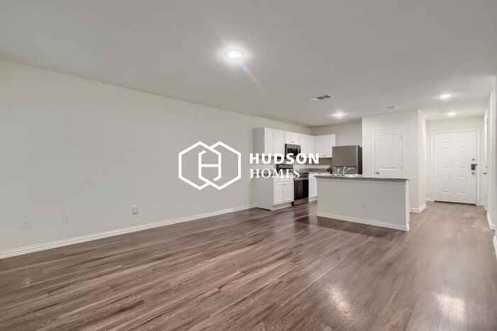 1608 E Robert St - Photo 5 of 16