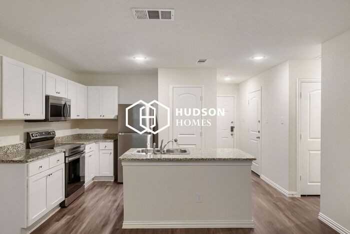 1608 E Robert St - Photo 7 of 16