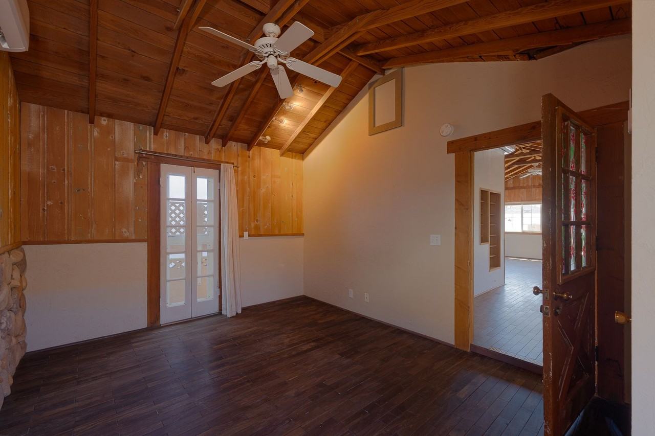 241 Cahuenga Dr - Photo 3 of 19