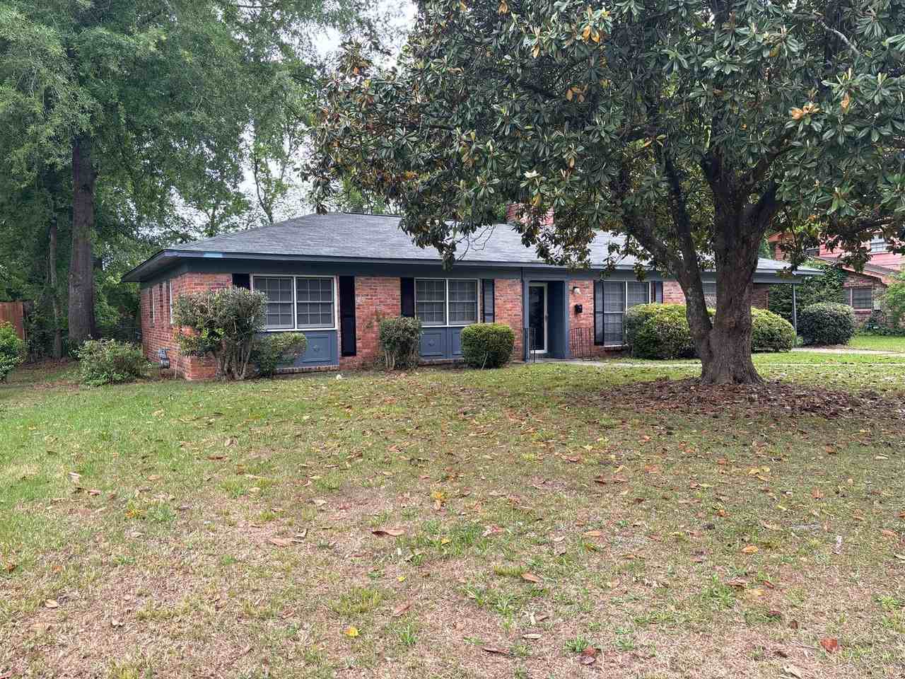 2724 Forsyth Ln - Photo 2 of 15