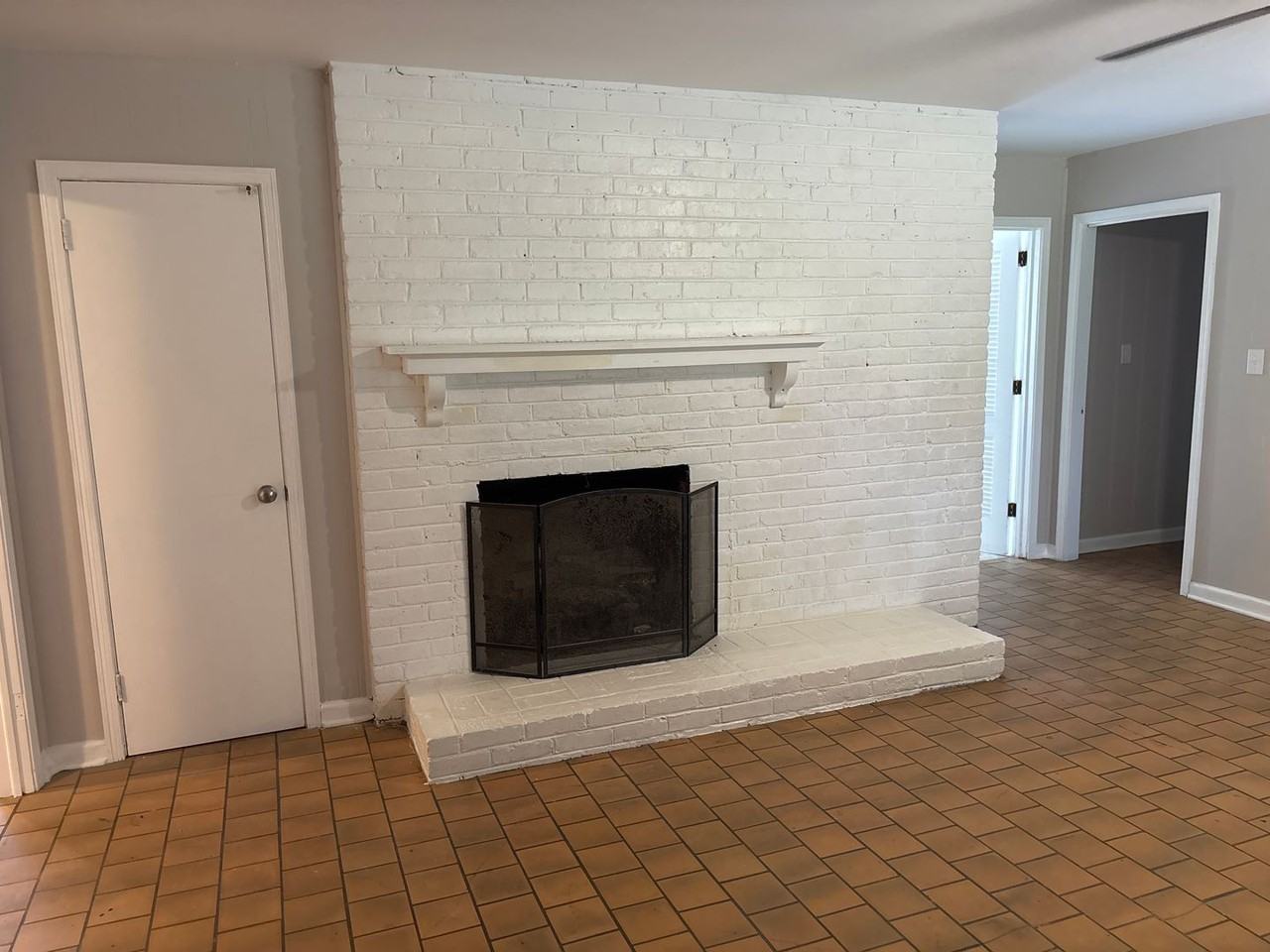 2724 Forsyth Ln - Photo 4 of 15