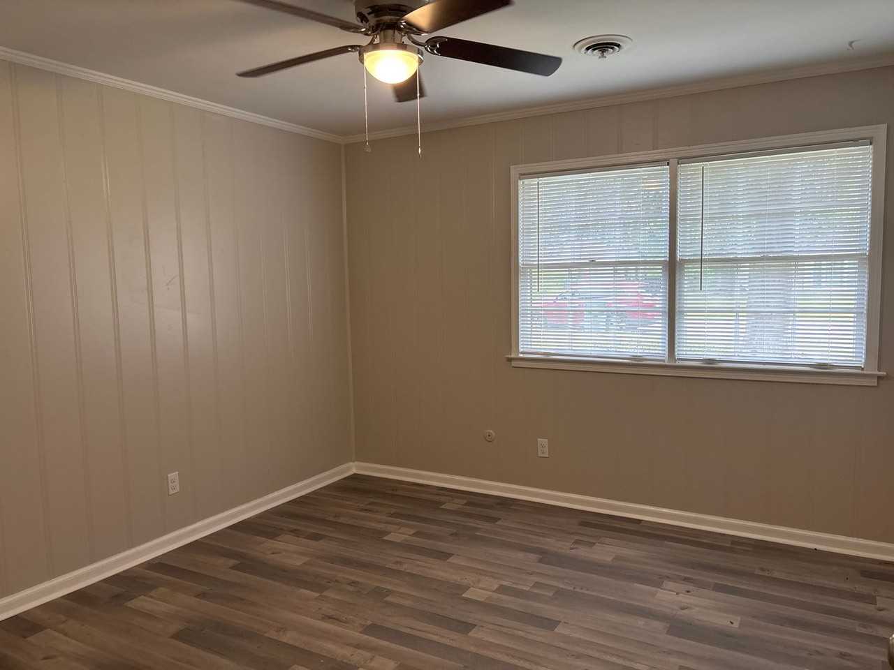 2724 Forsyth Ln - Photo 7 of 15