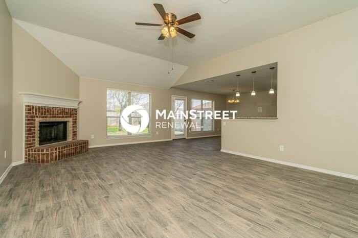 8015 Splitrail Ct - Photo 3 of 16