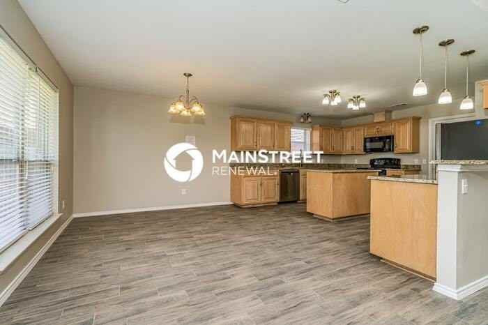 8015 Splitrail Ct - Photo 7 of 16