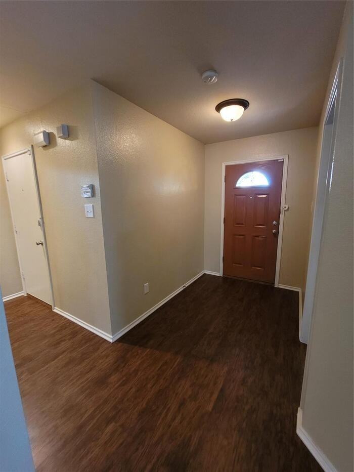 1340 Gayle St - Photo 4 of 19
