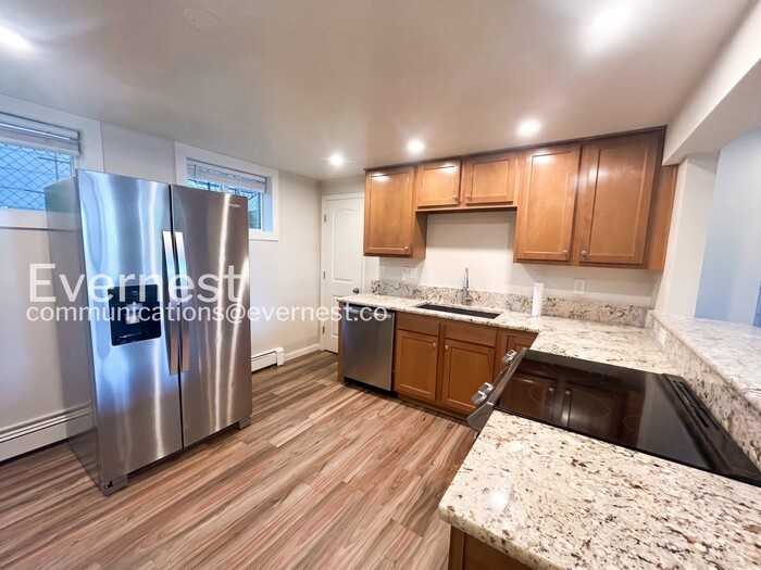 705 Custer Ave #B - Photo 2 of 16