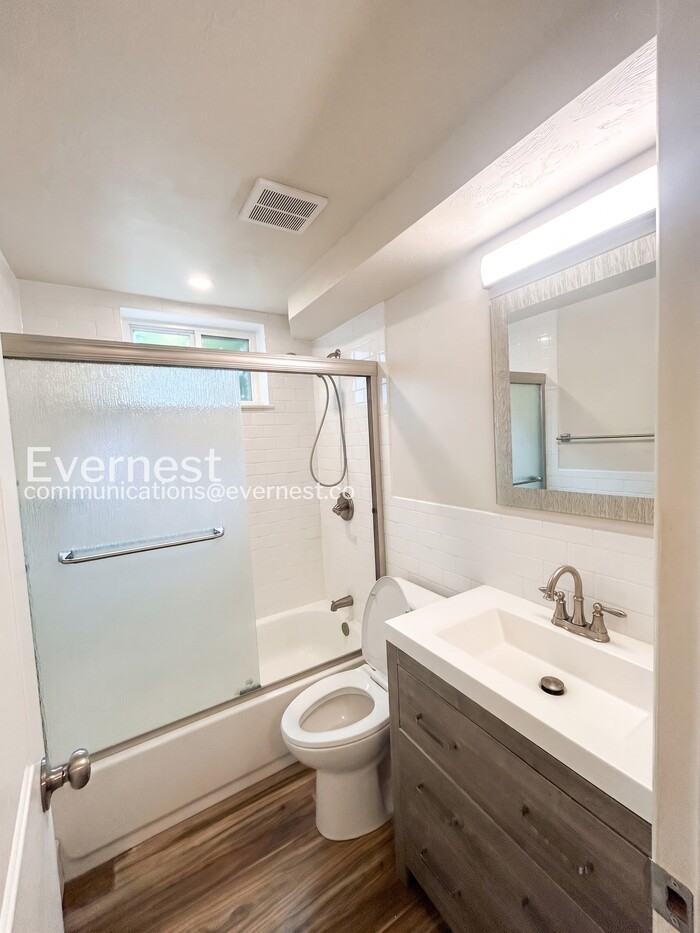 705 Custer Ave #B - Photo 5 of 16