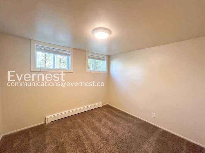 705 Custer Ave #B - Photo 6 of 16