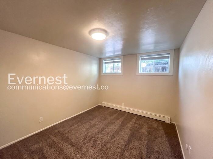 705 Custer Ave #B - Photo 7 of 16