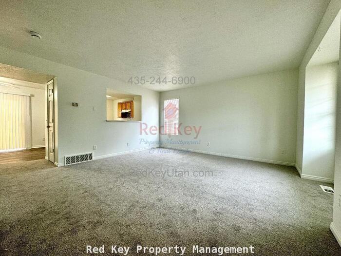 697 N 410 W - Photo 2 of 17
