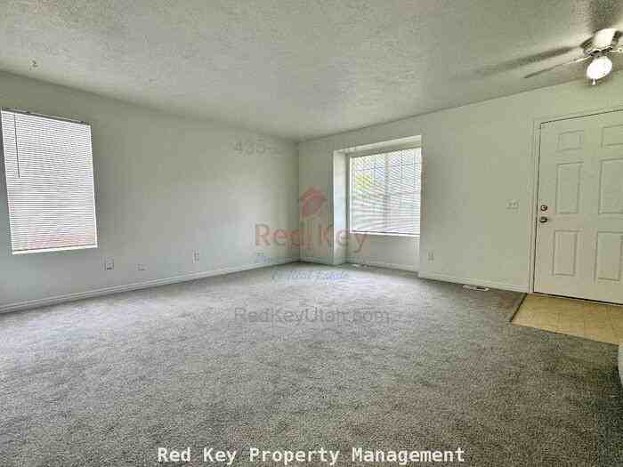 697 N 410 W - Photo 3 of 17