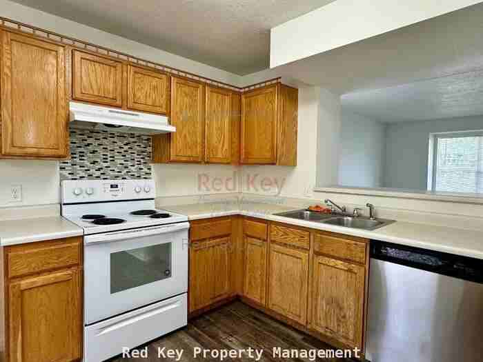 697 N 410 W - Photo 5 of 17