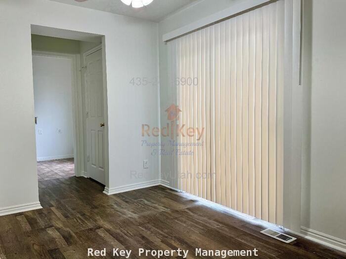 697 N 410 W - Photo 6 of 17