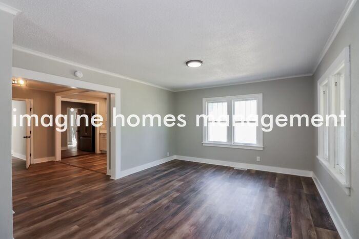 8516 Robinson St - Photo 3 of 17
