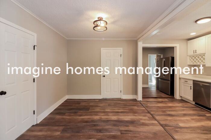 8516 Robinson St - Photo 4 of 17
