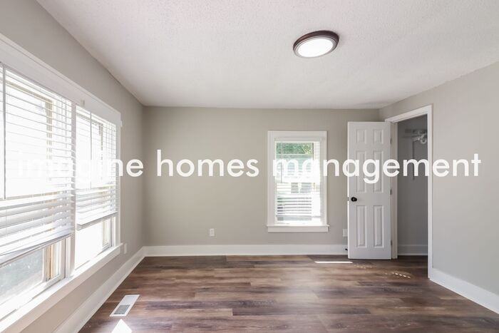 8516 Robinson St - Photo 6 of 17