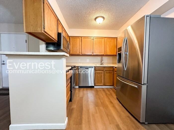 427 Wright St #108 - Photo 2 of 14