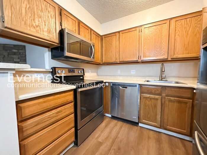 427 Wright St #108 - Photo 3 of 14
