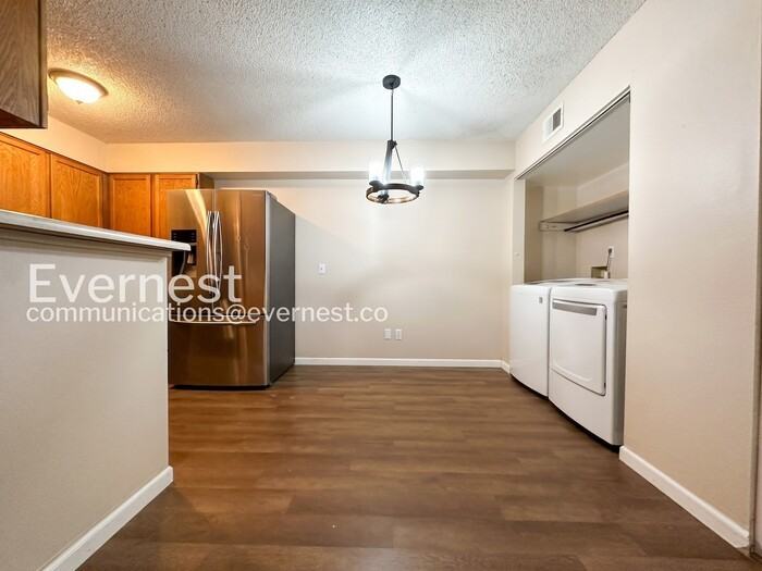 427 Wright St #108 - Photo 4 of 14