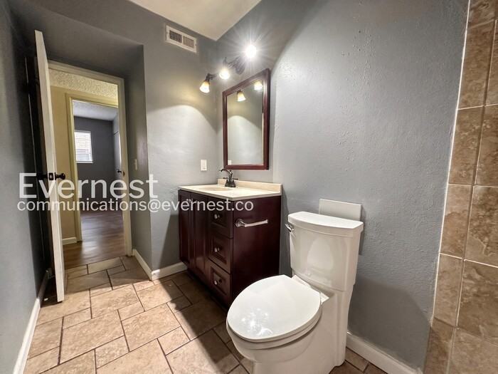 427 Wright St #108 - Photo 6 of 14