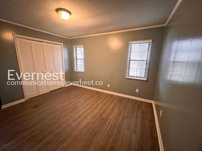 5801 W 59th St - Photo 6 of 16