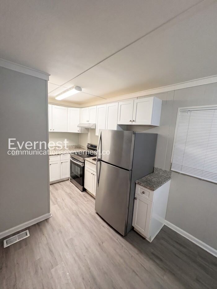 313 Bruce St - Photo 5 of 22
