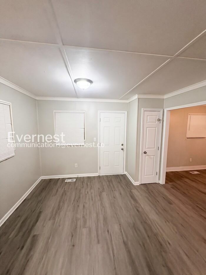 313 Bruce St - Photo 7 of 22