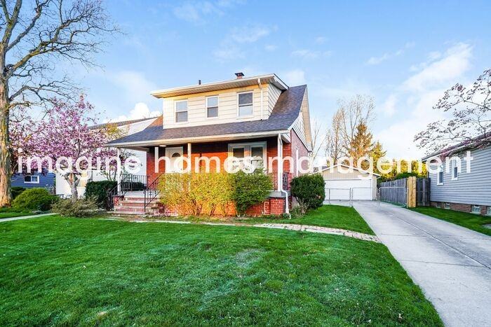 1608 Roselawn Rd - Photo 4 of 18