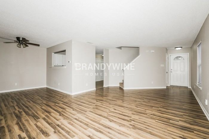 4528 Connaught Drive East - Photo 2 of 25
