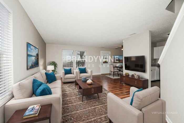 4528 Connaught Drive East - Photo 4 of 25