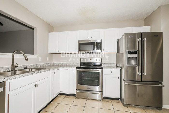 4528 Connaught Drive East - Photo 7 of 25